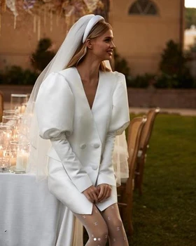 Съвременното бяло пряко сватбена рокля с дълги ръкави-фенерчета и бутони с V-образно деколте, късо сватбена рокля в стила на 